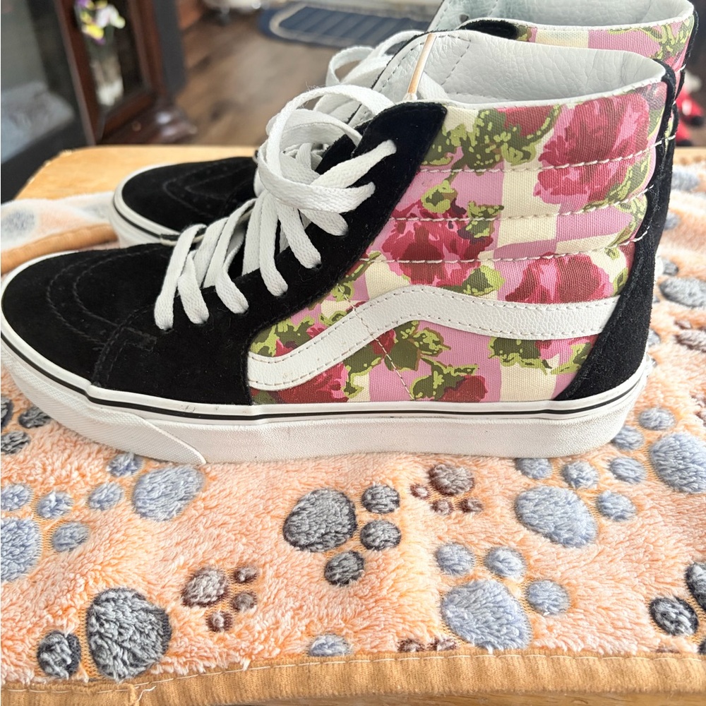 Vans Women's Black and Pink Floral High-Tops